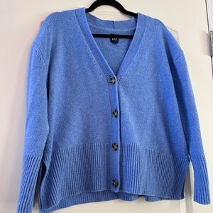 GAP Slouchy V Neck Button Down Cardigan in Light Blue. Oversized. Boxy. EUC. L